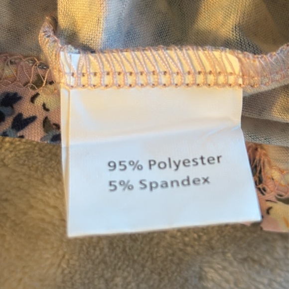 Woman’s Top - Picture 3 of 4